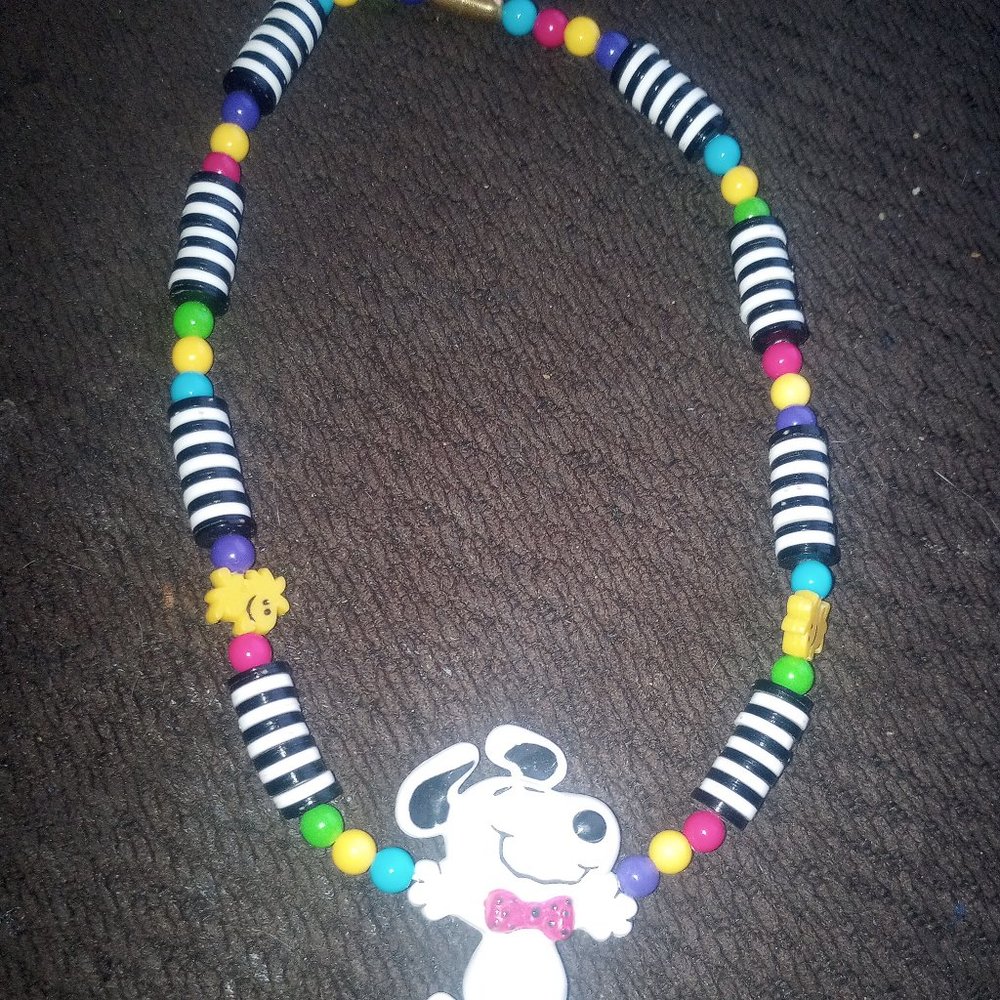 Girls Snoopy avon necklace
